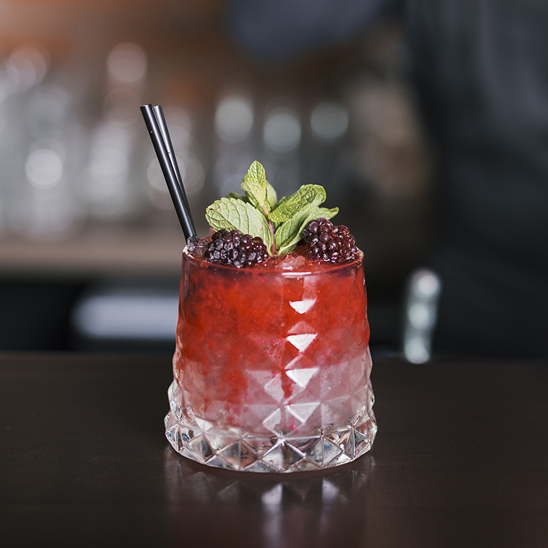 cocktail-decorated-with-blackberries-mint